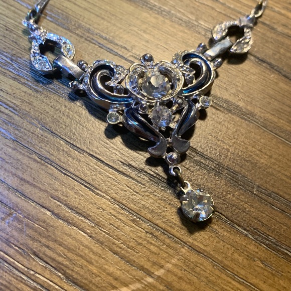 Uhmazing, Coro Rhinestone Necklace - Picture 4 of 9